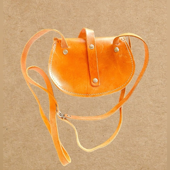 Small leather crossbody bag can also be looped through your belt. Made in Greece - Picture 2 of 11